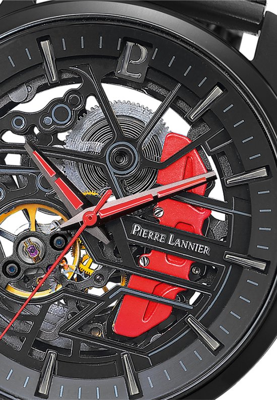 Detail van een zwart skeleton horloge wijzerplaat met rode secondenwijzer en een rode accent op het uurwerk. Pierre Lannier logo.
