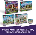 Boîtes d'ensembles LEGO Friends, y compris une villa, une maison, un hôpital et un magasin.