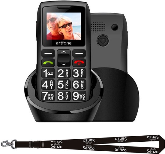 Zwarte Artfone mobiele telefoon met laadstation en sleutelkoord. Op het scherm een foto van een ouder stel. De achterkant heeft een SOS-knop.