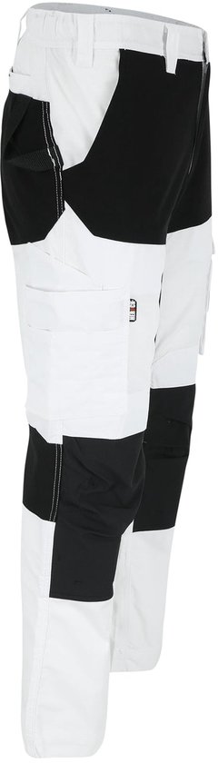 Werkbroek in wit en zwart met cargo zakken.