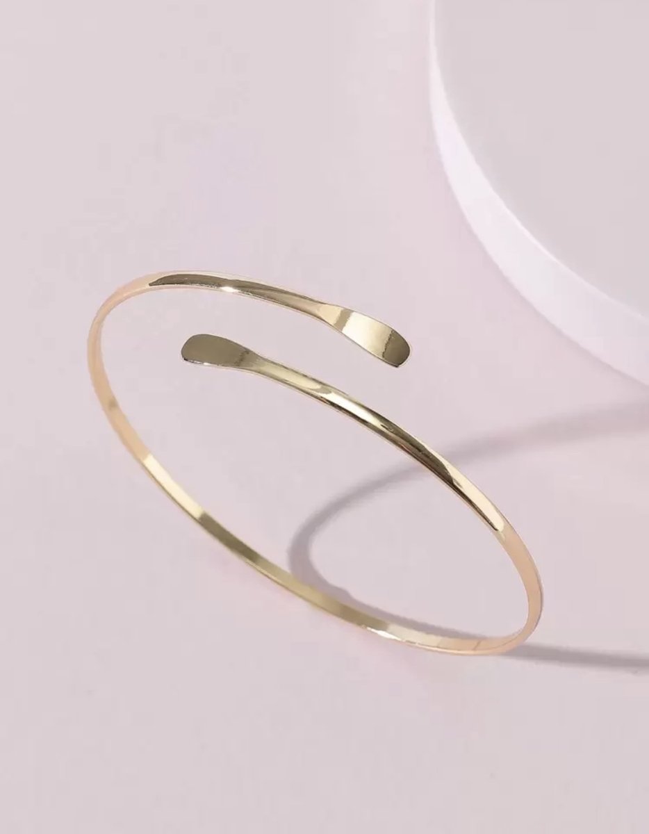 Armband - bovenarmband - armmanchet - dubbel bangle - bangle swirl - bangle golvend - spiraal armband - metalen armband - armband met golven - Statement armband - bracelet - bracelet gold color - bedelarmband - gouden cuff-armband -