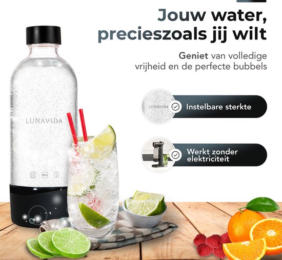 Bruiswaterfles met rode rietjes en limoen, met tekst over instelbare sterkte en zonder elektriciteit.