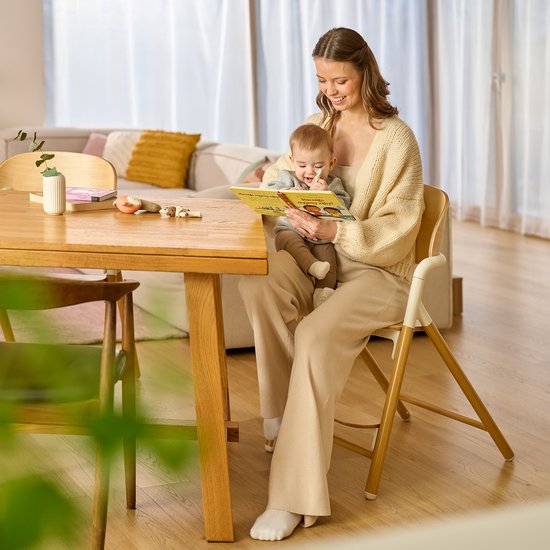 Chaise haute en bois Lionelo Celia 3 en 1 – De Bébé à adulte – Siège et repose-pieds réglables – Harnais 5 points – Revêtement en Eco– Comprend BabySet et plateau – Capacité de charge jusqu'à 90 kg