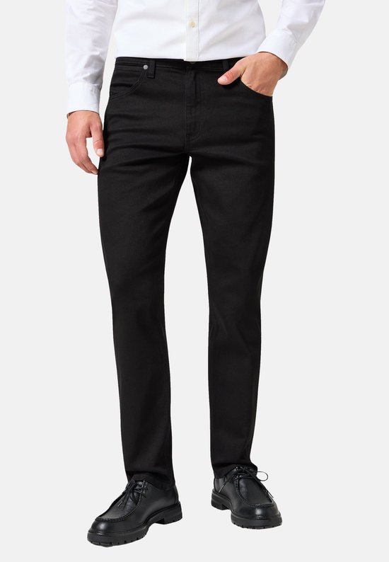 Zwarte Wrangler Greensboro jeans met rechte pasvorm.