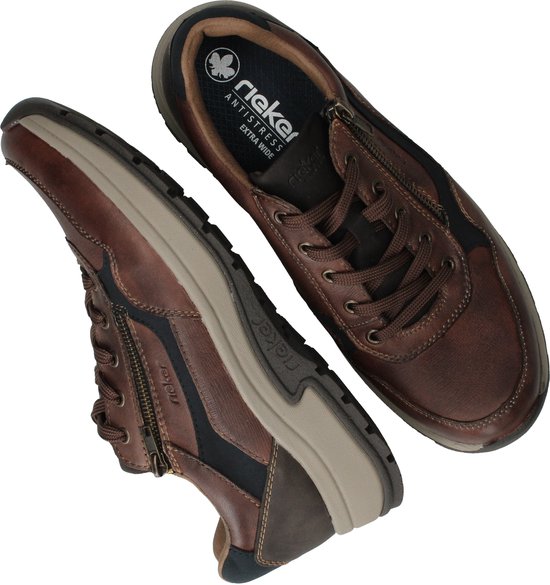 Bruine leren Rieker sneakers met rits en veters. Beige zool en donkerblauwe accenten.