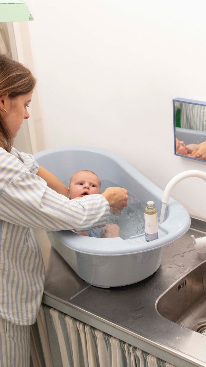 Naïf x Repose AMS - Tiny Human Essentials Kit - Babyverzorgingsset met Badolie (100ml) & Babycrème (75ml) — afbeelding 2