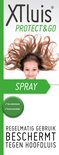 Een doos XTluis Protect & Go spray met een afbeelding van een meisje met wapperend bruin haar. Tekst: "SPRAY", "Op waterbasis", "Huidvriendelijk", "Regelmatig gebruik beschermt tegen hoofdluis".
