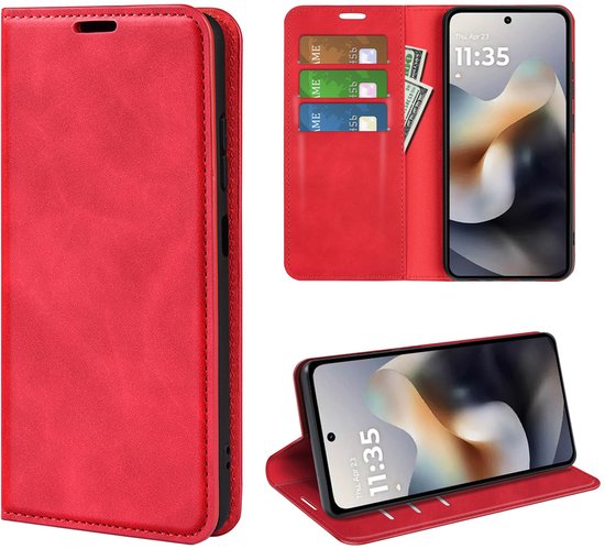 Rood telefoonhoesje, volledig gesloten, open met kaarten en telefoon, en in standaardmodus.