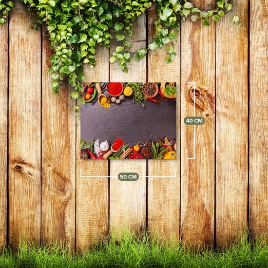 Gards Tuinposter Verschillende Kruiden op een Zwarte Tafel - 50x40 cm - Tuindoek - Tuindecoratie - Wanddecoratie buiten - Tuinschilderij