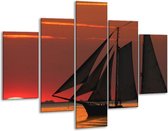 Glasschilderij -  Zeilboot - Rood, Oranje, Zwart - 100x70cm 5Luik - Geen Acrylglas Schilderij - GroepArt 6000+ Glasschilderijen Collectie - Wanddecoratie- Foto Op Glas