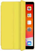 Casemania Hoes Geschikt voor Apple iPad 2022 (10.9 inch 10e Generatie - 10th Gen) Hoes Geel - Tri Fold Tablet Case - Smart Cover