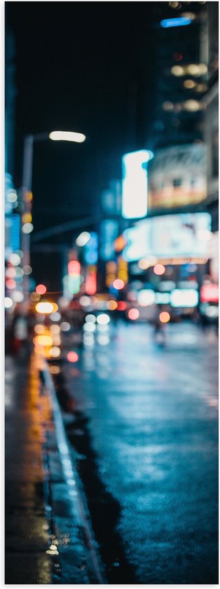 Poster (Mat) - Verlichte Straat in de Nacht - 30x90 cm Foto op Posterpapier met een Matte look