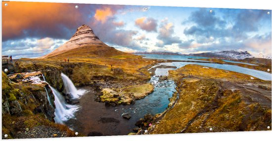 Tuinposter – Kirkjuffel Berg in Landschap van IJsland - 200x100 cm Foto op Tuinposter (wanddecoratie voor buiten en binnen)