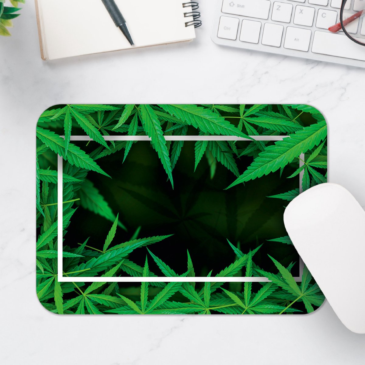 Muismat - Kader van Cannabis Planten - 25x18 cm - 2 mm Dik - Muismat van Vinyl