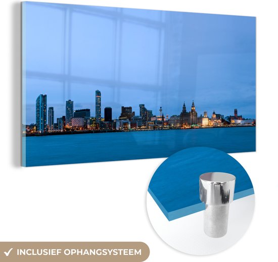 L'horizon emblématique du centre-ville de Liverpool en Angleterre Plexiglas 160x80 cm - Tirage photo sur Glas (décoration murale en plexiglas)