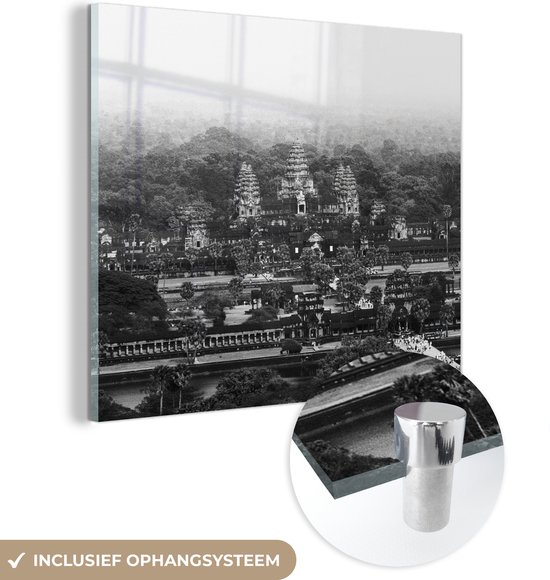 MuchoWow® Glasschilderij 50x50 cm - Schilderij acrylglas - Angkor Wat van bovenaf in zwart-wit - Foto op glas - Schilderijen