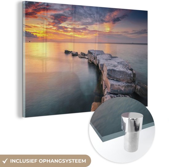 MuchoWow® Glasschilderij 60x40 cm - Schilderij acrylglas - Pad naar zee tijdens zonsondergang bij Sipadan-eiland in Maleisië - Foto op glas - Schilderijen