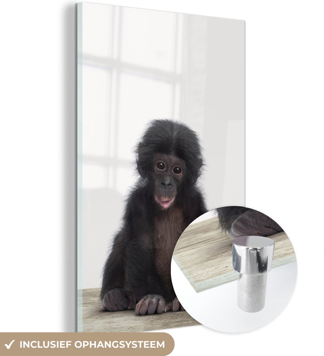 MuchoWow® Glasschilderij 20x30 cm - Schilderij acrylglas - Kind - Aap - Chimpansee - Baby dieren - Jongens - Meiden - Foto op glas - Schilderijen