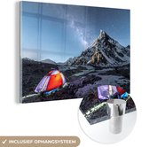 MuchoWow® Glasschilderij 60x40 cm - Schilderij acrylglas - Melkweg - Sterrenhemel - Tent - Foto op glas - Schilderijen