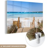 MuchoWow® Glasschilderij 120x80 cm - Schilderij acrylglas - Strand - Hout - Spanje - Foto op glas - Schilderijen