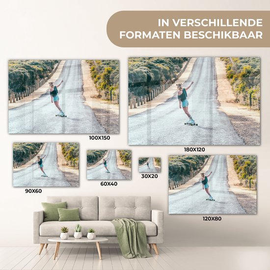 ® Glasschilderij 180x120 cm - Schilderij acrylglas - Skateboardende vrouw - Foto op glas - Muurdecoratie woonkamer - Wanddecoratie slaapkamer - Schilderijen