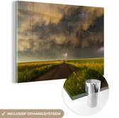 MuchoWow® Glasschilderij 180x120 cm - Schilderij acrylglas - Bliksem slaat in op een landweg in Kansas - Foto op glas - Schilderijen