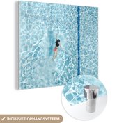 MuchoWow® Glasschilderij 50x50 cm - Schilderij acrylglas - Zwembad - Water - Blauw - Foto op glas - Schilderijen