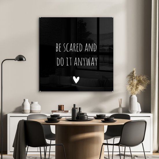 Peinture sur verre - Citation anglaise Soyez effrayé et faites-le quand même avec un coeur fond noir - 90x90 cm - Peintures sur Verre Peintures - Photo sur Glas