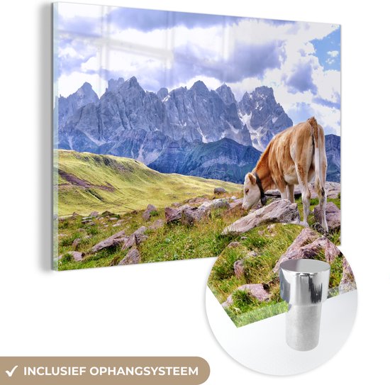 MuchoWow® Glasschilderij 90x60 cm - Schilderij acrylglas - Alpen - Koe - Berg - Foto op glas - Schilderijen