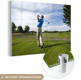 Peinture sur verre - Un golfeur frappe la balle sur un terrain de golf - 90x60 cm - Peintures sur Verre Peintures - Photo sur Glas