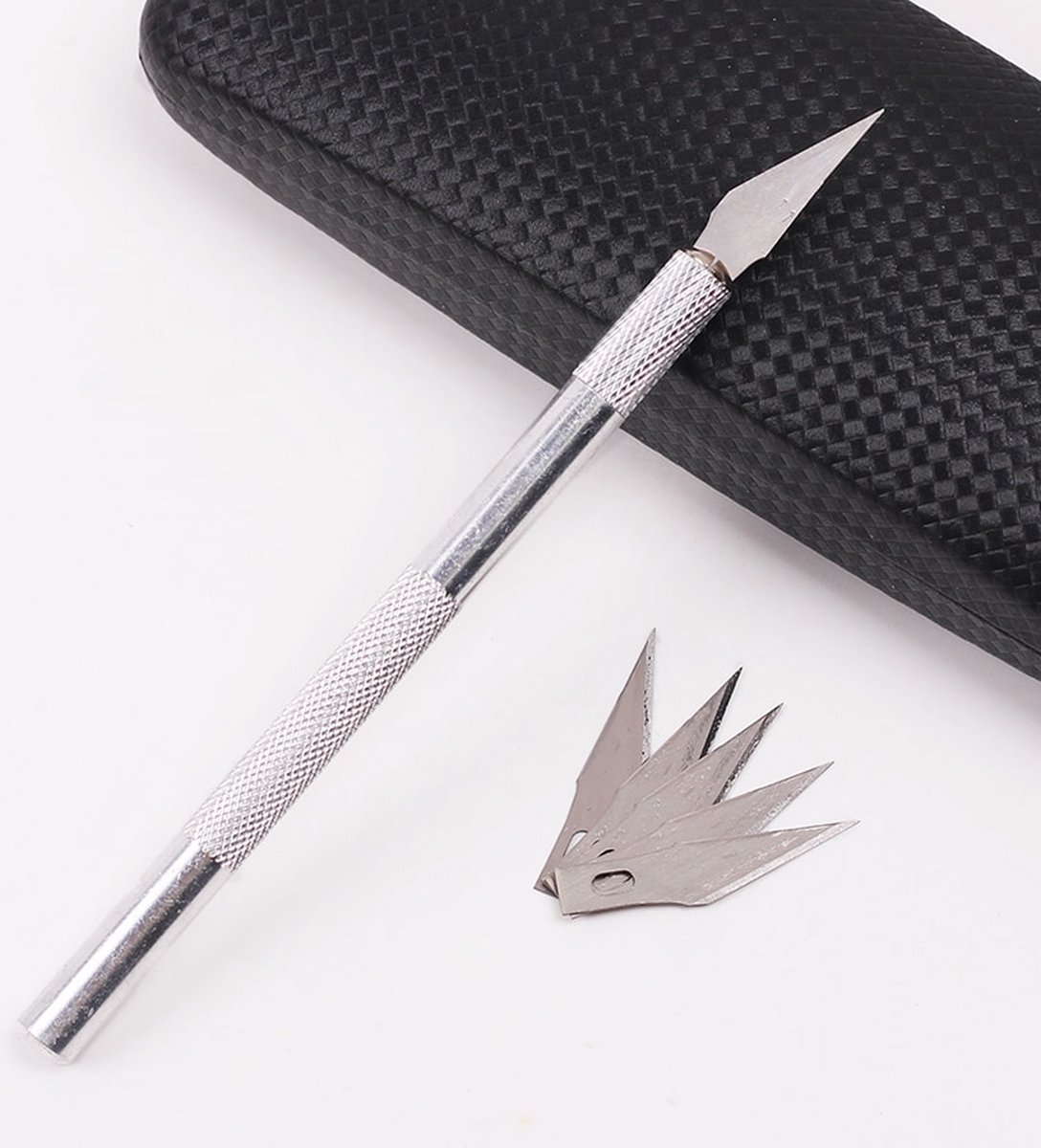 Scalpel mesjes set - 43 delige hobbymes set - 1 liniaal staal / 2 scalpels / 40 reserve scalpel mesjes