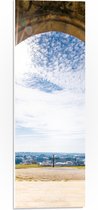 PVC Schuimplaat - Zon door Sluierbewolking op Ingang van Stenen Tempel - 20x60 cm Foto op PVC Schuimplaat (Met Ophangsysteem)