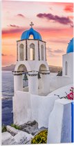 Acrylglas - Traditionele Torentjes met Blauwe Details aan de Kust van Santorini - 50x100 cm Foto op Acrylglas (Met Ophangsysteem)