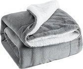 Intirilife zachte Sherpa knuffeldeken in grijs - Fluffy warme deken als bankdeken indoor outdoor extra zachte deken