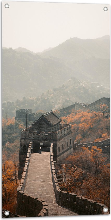 Tuinposter – Bovenaanzicht van Chinese Muur in Herfst - 50x100 cm Foto op Tuinposter (wanddecoratie voor buiten en binnen)