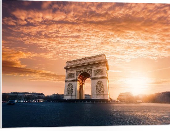 PVC Schuimplaat- Felle Zonsondergang achter Arc de Triomphe in Parijs, Frankrijk - 80x60 cm Foto op PVC Schuimplaat