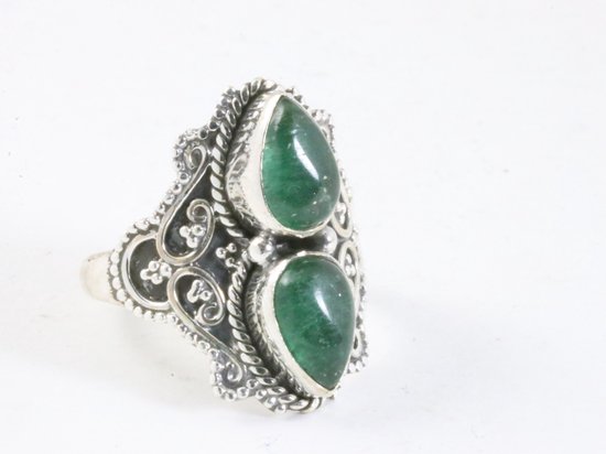 Bewerkte zilveren ring met jade - maat 19.5