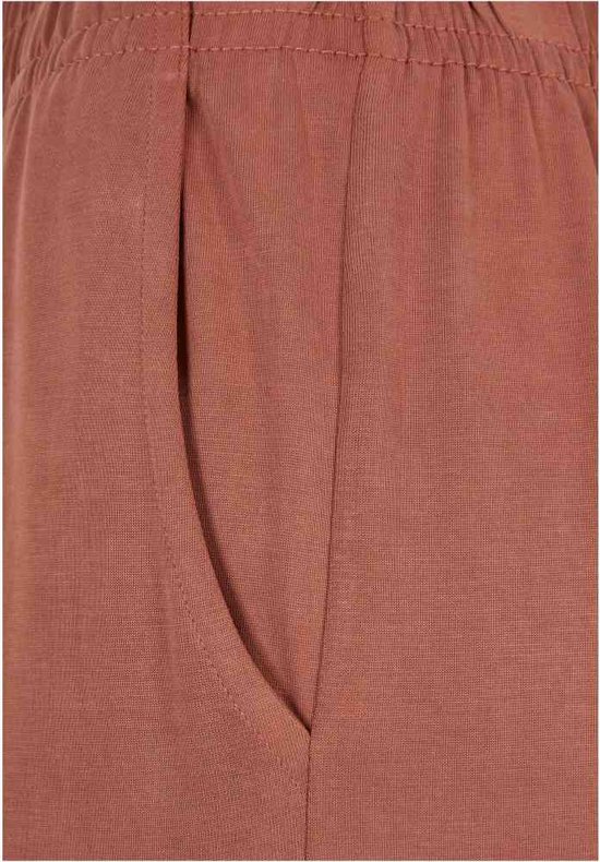 Detail van de zijzak van een bruine culotte.