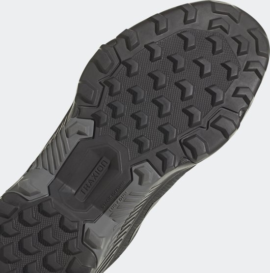 Zool van zwarte dames wandelschoen van adidas Terrex met grof profiel.