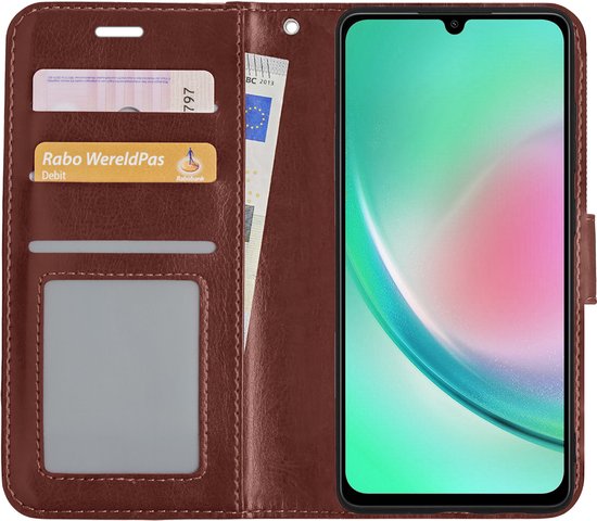 Bruine leren book case open met telefoon, pasjes en geld.