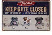 Wandbord – Mancave – Keep gate closed - Hond - Dogs – Vintage - Retro - Wanddecoratie – Reclame bord – Restaurant – Kroeg - Bar – Cafe - Horeca – Metal Sign - Pin Up Girl - 20x30cm