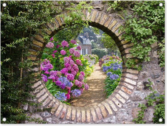 Tuinposter doorkijk - Hortensia - Bloemen - Huis - Natuur - Ronde doorkijk - Tuin - Tuindecoratie - Tuinschilderij voor buiten - Tuindoek - 80x60 cm - Schutting decoratie - Schuttingdoek