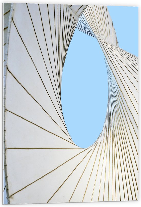 PVC Schuimplaat - Abstract Groot Wit Gebouw met Bruine Details onder Helderblauwe Lucht - 60x90 cm Foto op PVC Schuimplaat (Met Ophangsysteem)