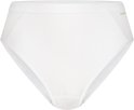 Witte slip van Ten Cate met hoge taille en hoge beenuitsnijding. Elastische band met subtiele textuur.