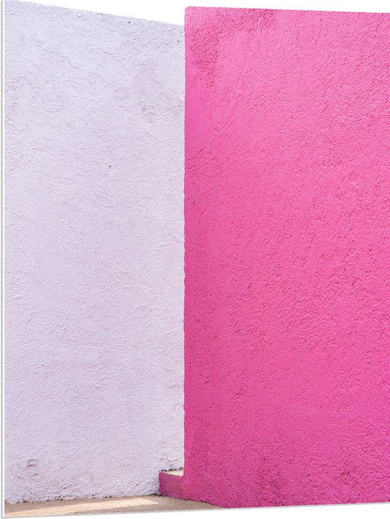 PVC Schuimplaat - Witte en Roze Muren - 75x100 cm Foto op PVC Schuimplaat (Met Ophangsysteem)