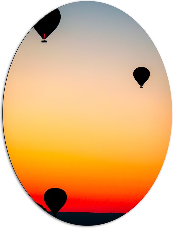 Dibond Ovaal - Silhouet van Drie Luchtballonnen bij Feloranje Zonsondergang - 81x108 cm Foto op Ovaal (Met Ophangsysteem)