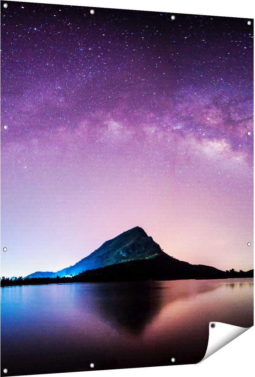 Gards Tuinposter Melkweg bij een Berg in Thailand - 120x150 cm - Tuindoek - Tuindecoratie - Wanddecoratie buiten - Tuinschilderij Multikleur
