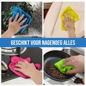Collage de quatre images montrant des chiffons microfibres utilisés pour nettoyer des fenêtres, des sièges de voiture, des cuisinières et des poêles.