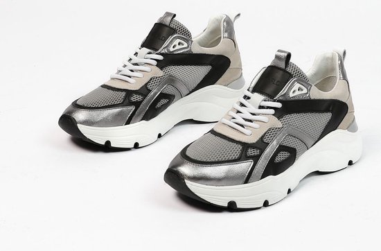 Zilverkleurige sneakers new arrivals