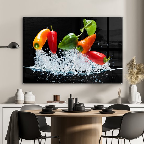 ® Glasschilderij 120x80 cm - Schilderij acrylglas - Pepers - Zwart - Groenten - Water - Blad - Foto op glas - Muurdecoratie woonkamer - Wanddecoratie slaapkamer - Schilderijen
